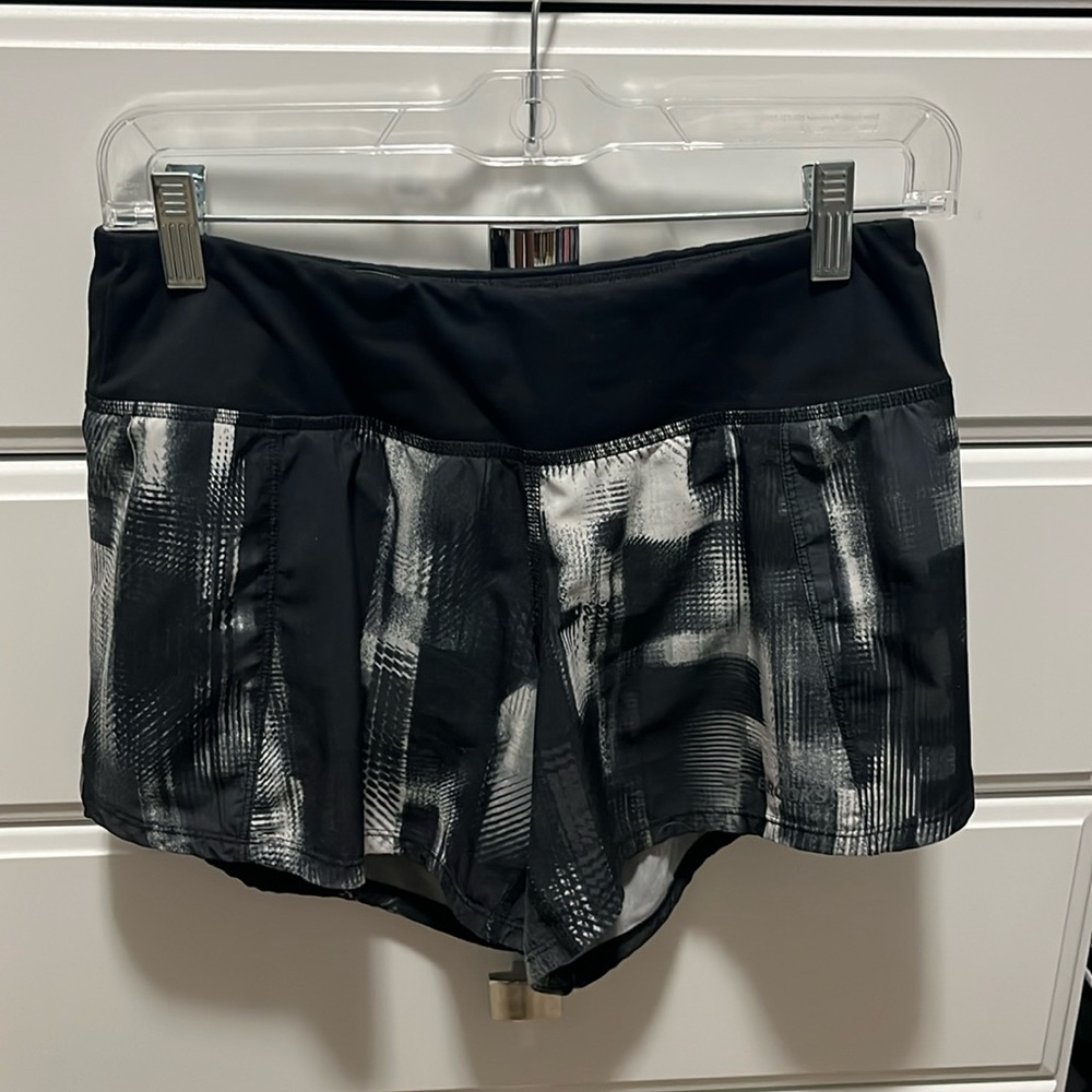 Brooks Chaser 5 running shorts. Size Small.